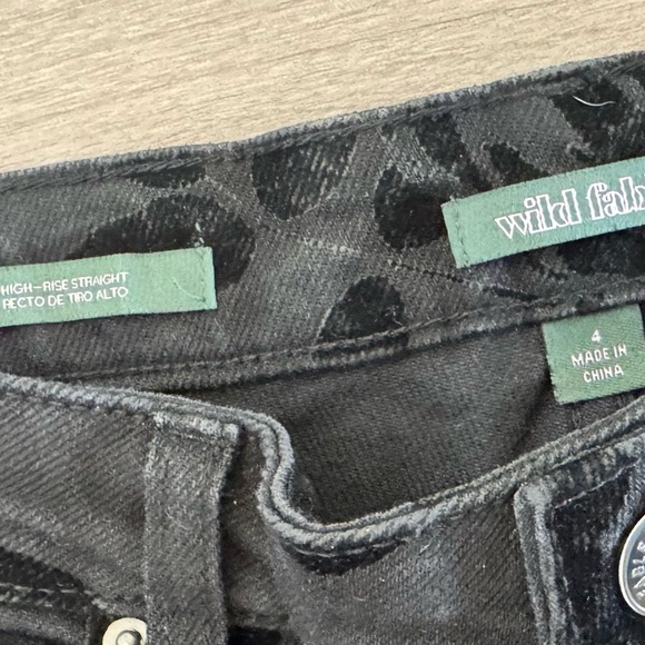 Black High-Rise Straight Jeans with Velvet Floral Detail 🖤 - Picture 5 of 7